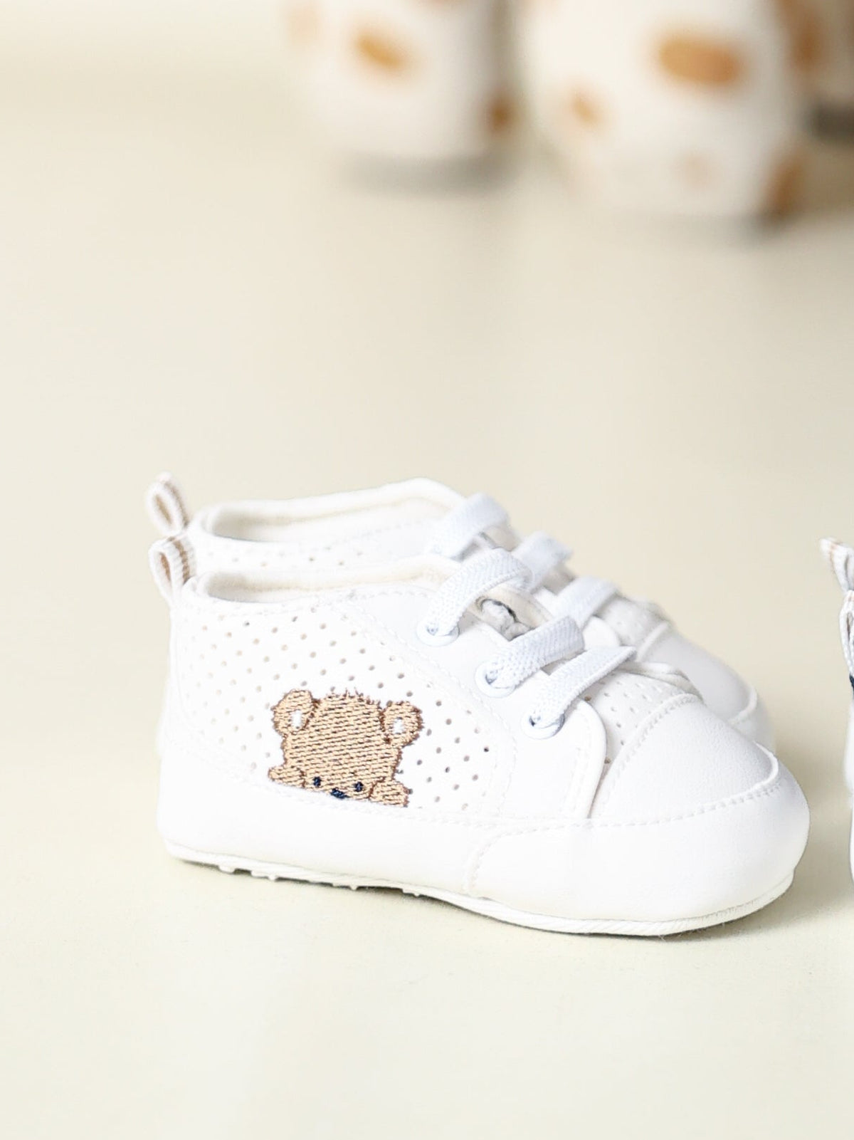 242814 WHITE BABY SHOES